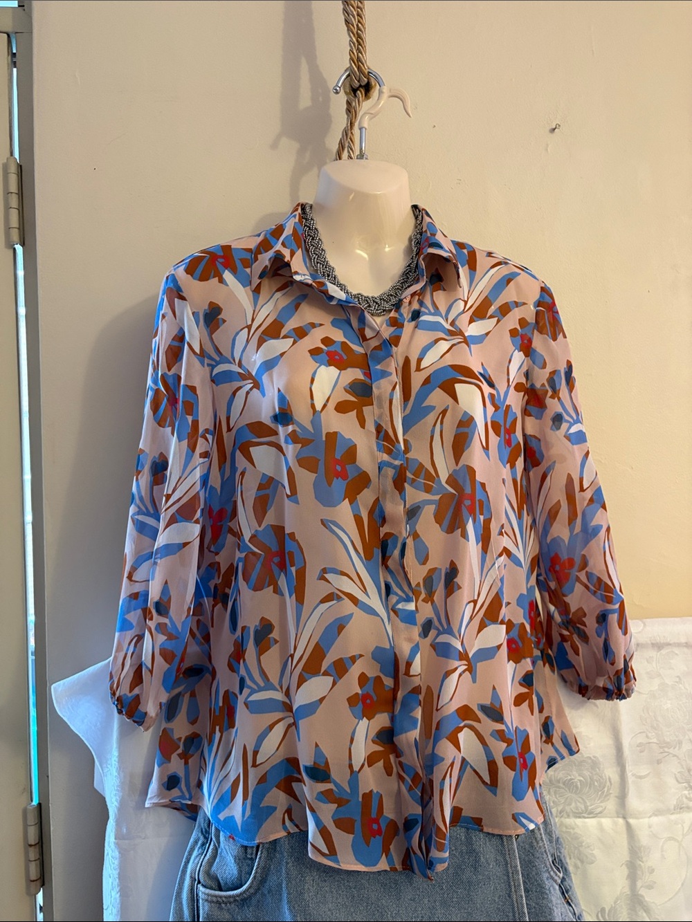 Massimo Dutti Pink Floral Button-Up Blouse with Blue and Brown Accents100. Silk